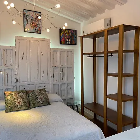 Casa Naia Santa Rufina 7 * Seville